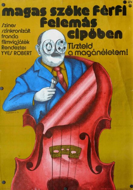Magas szőke férfi felemás cipőben