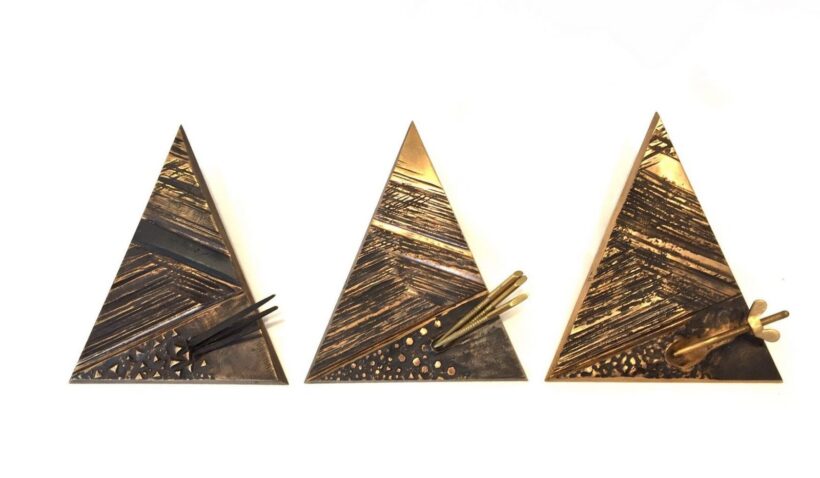 Budahelyi Tibor (1945): Háromszög forma II., III., IV., 2002