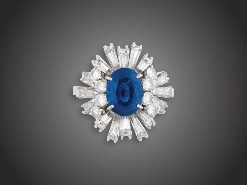 Gyűrű, 750 au, 1 zafír cca. 1,90 ct, 24 bril. cca. 2,12 ct, 5,6 g