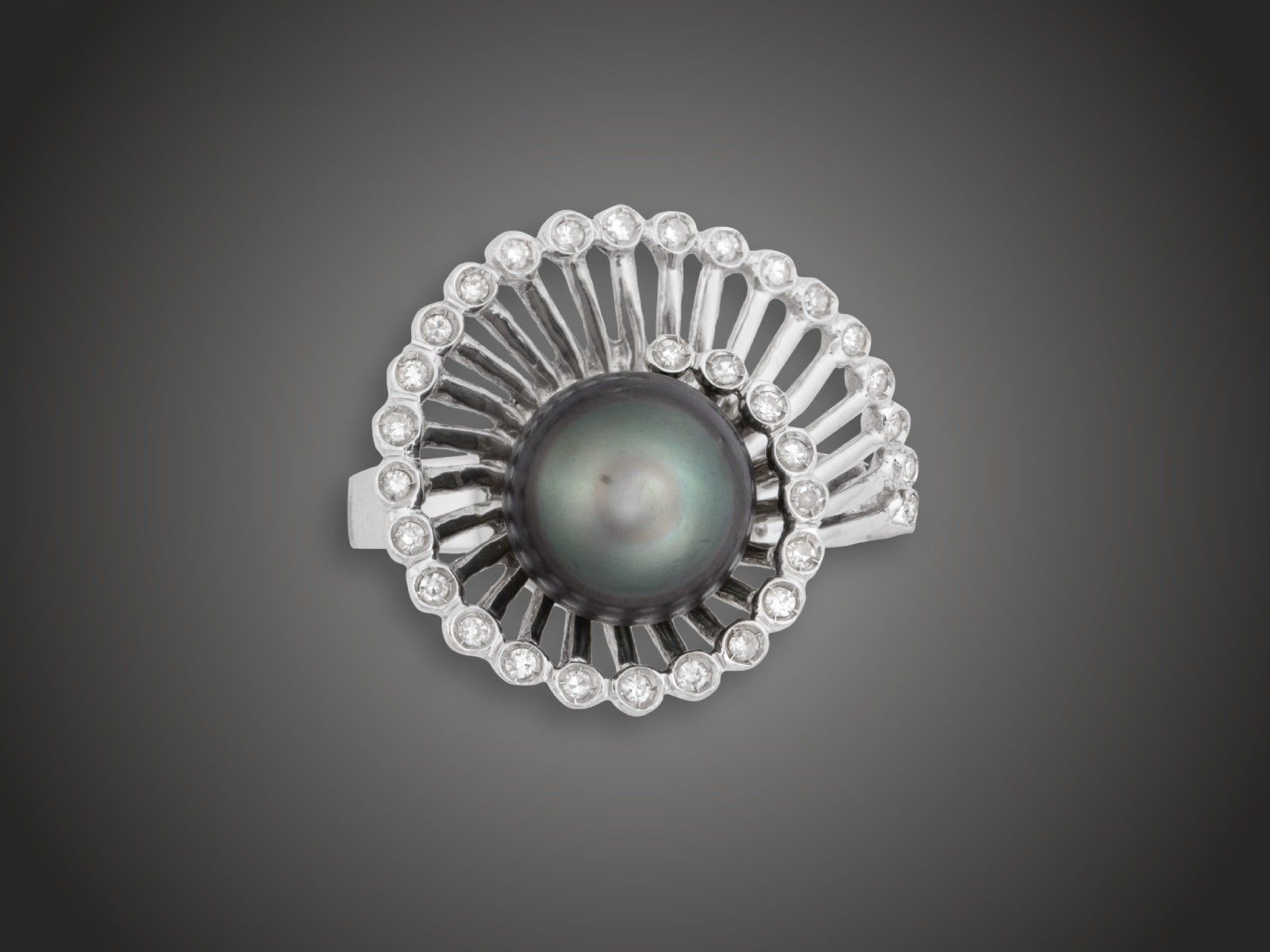 Gyűrű, 585 au, t. gyöngy, 32 bril. cca. 0,35 ct, 10,4 g