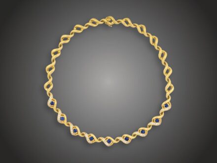 Nyakék, 750 au , 9 zafír cca. 4,5 ct, 81 bril. cca. 1,89 ct, 79,5 g