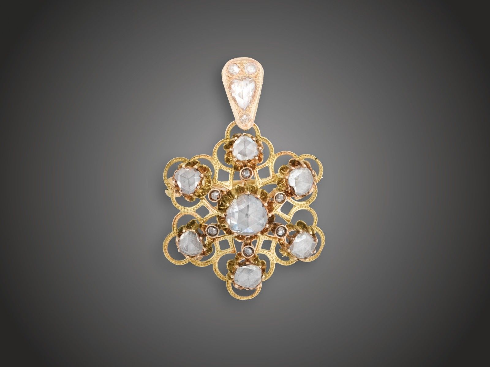 Melltű-függő, 580 au, 17 gyém. cca. 1,50 ct, 9,6 g