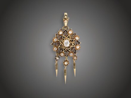 Függő, 585 au, 12 gyém. cca. 0,60 ct, 1 bril. 1,15 ct, 11,1 g