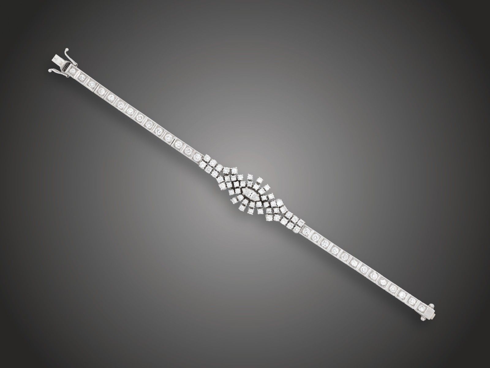 Karkötő, 750 au, 75 bril. cca. 5,45 ct, 23,7 g