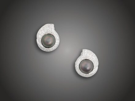 Fülbevaló, 750 au, 2 t. gyöngy, 220 bril. cca. 2,65 ct, 12,0 g