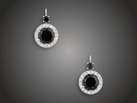 Fülbevaló, 585 au, 4 gyémánt cca. 4,30 ct, 36 bril. cca. 0,50 ct, 3,1 g