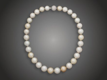 Gyöngy nyakék, 750 au, 152 bril. cca. 1,14 ct, t. gyöngy, br. 154,3 g