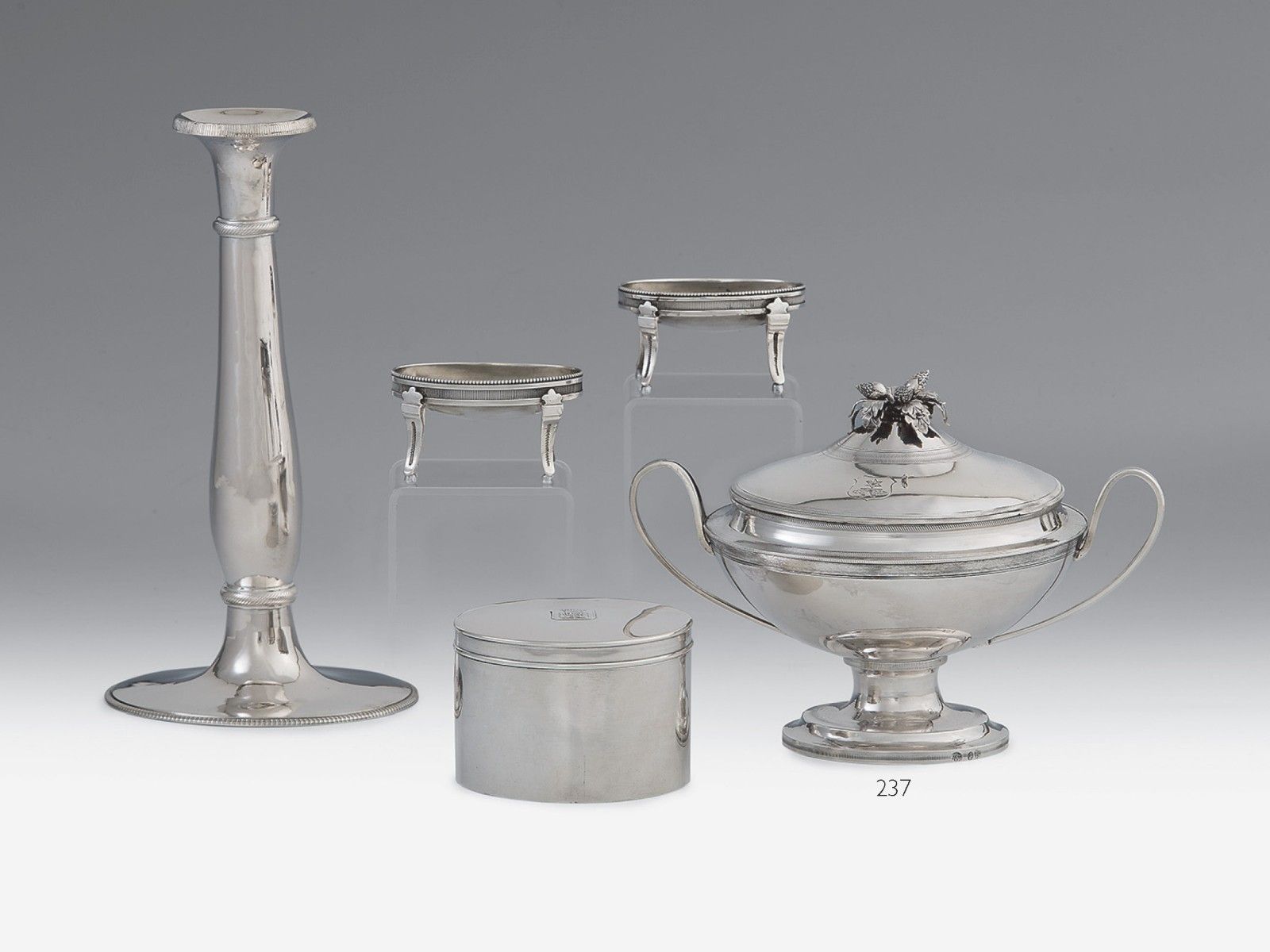 Empire ragutál, ezüst, 504 g.