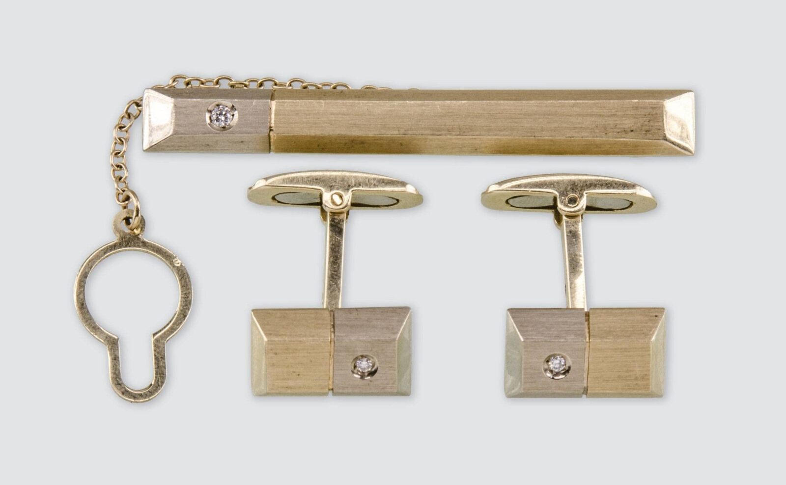 Mandzsettagomb nyakkendőtűvel