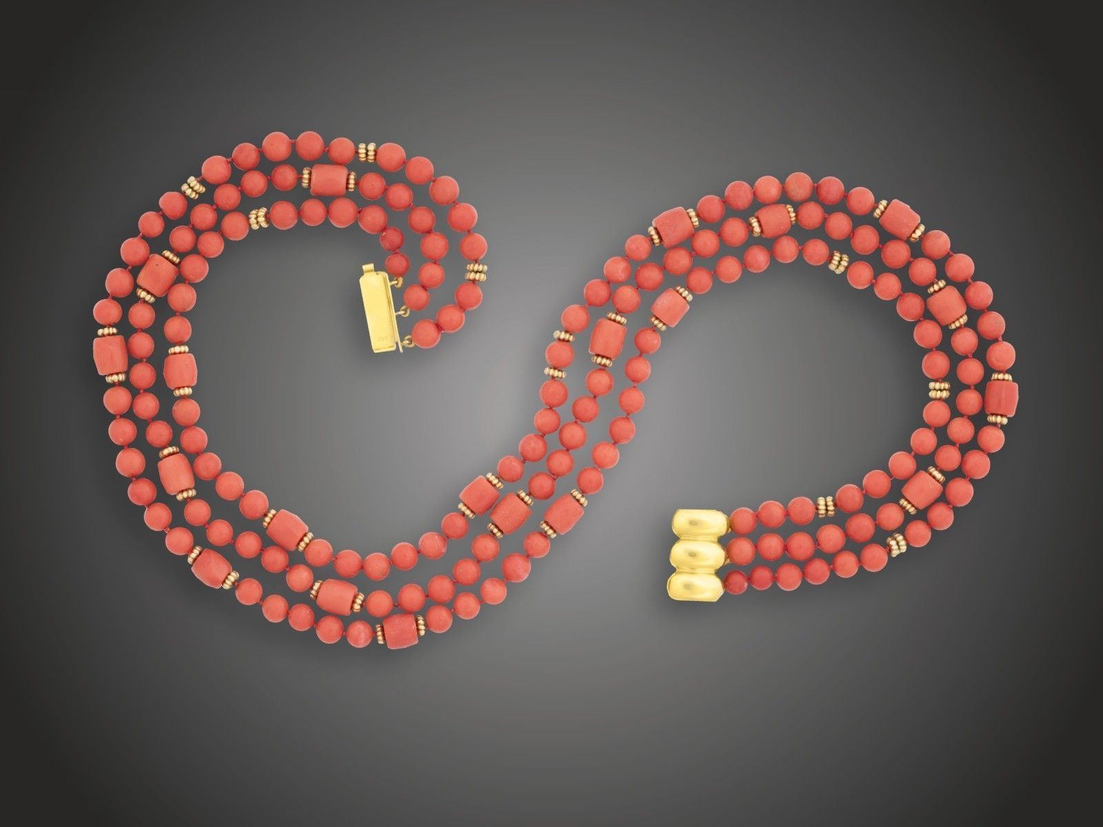 Nyakék, 750 au, korall, br. 78,2 g