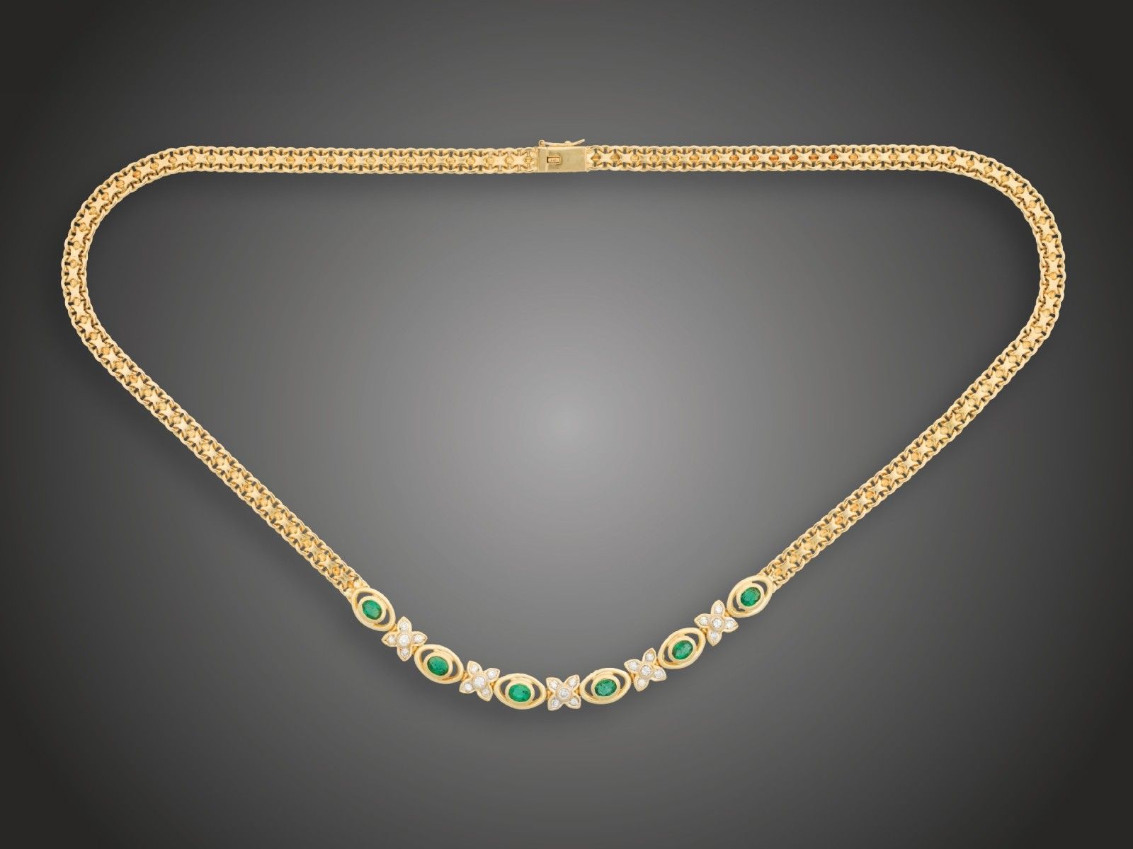 Nyakék, 750 au, 6 smaragd, 25 bril. cca. 0,30 ct, 22,0 g