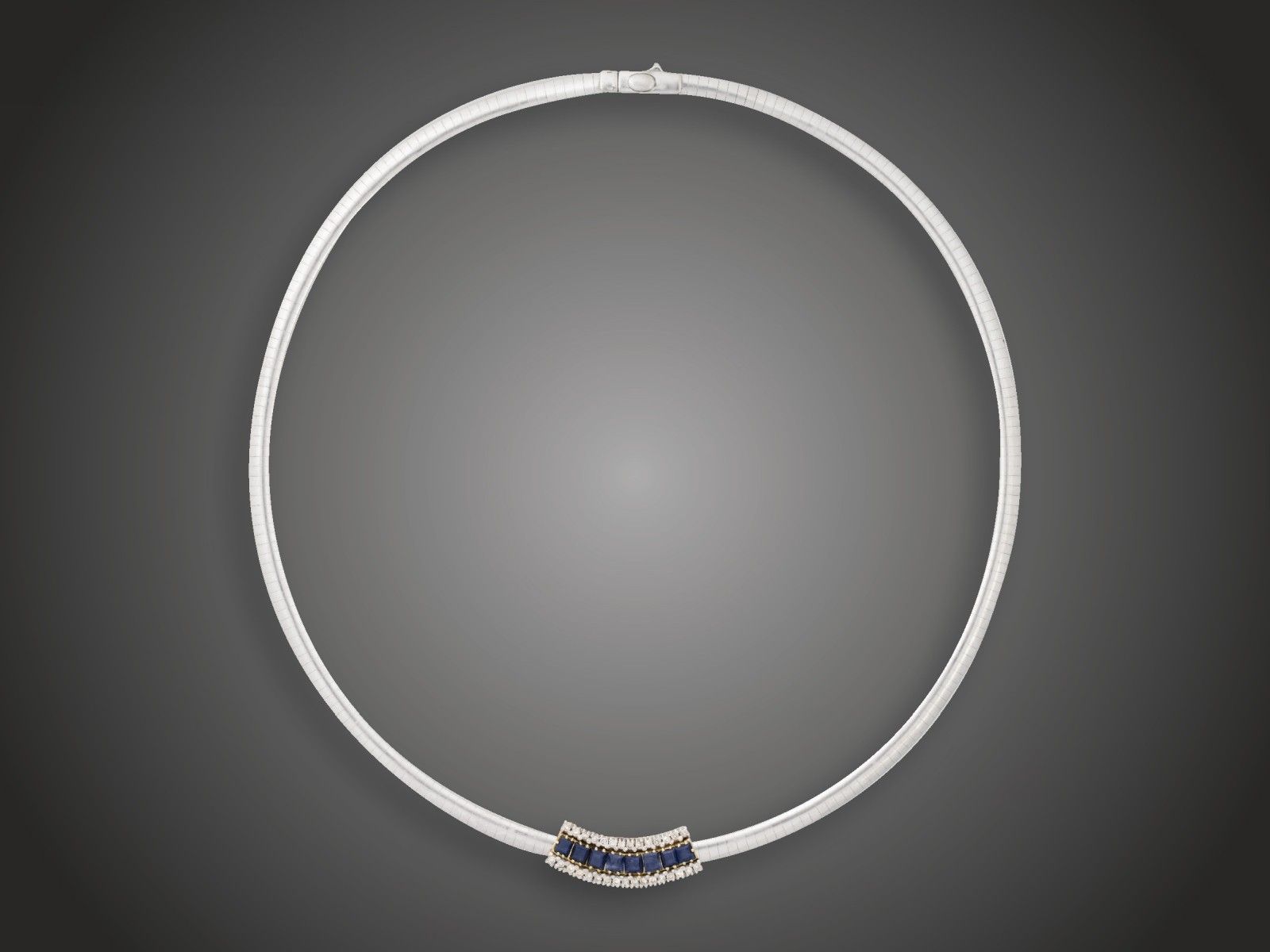 Nyakék, 585 au, 8 zafír cca. 1,20 ct, 31 bril. cca. 0,30 ct, 24,7 g