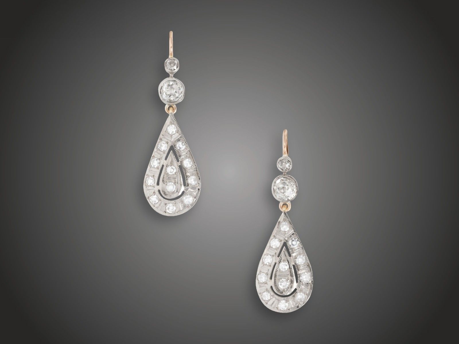 Fülbevaló, 585 au, 28 bril. cca. 1,80 ct, 7,3 g