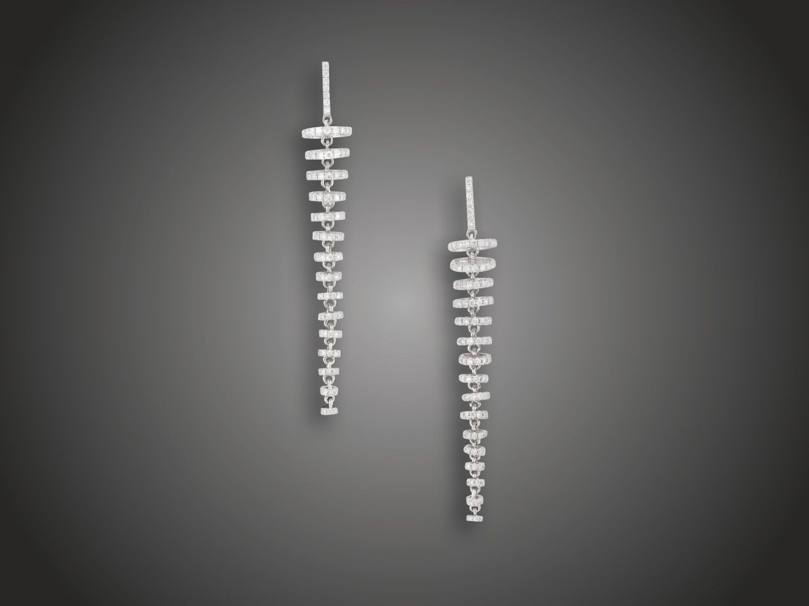 Fülbevaló, 750 au, 196 bril. cca. 1,,50 ct, 10,3 g