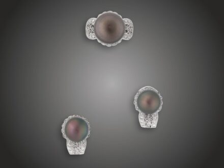 Gyűrű, fülbevaló, 750 au, 3 t. gyöngy, 64 bril. cca. 1,30 ct, 20,1 g 