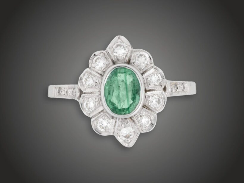 Gyűrű, 585 au, 1 smaragd cca. 1,0 ct, 16 bril. cca. 0,40 ct, 3,9 g 