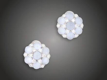 Fülbevaló, 750 au, 14 holdkő cca. 5,0 ct, 24 bril. cca. 1,20 ct, 8,9 g 