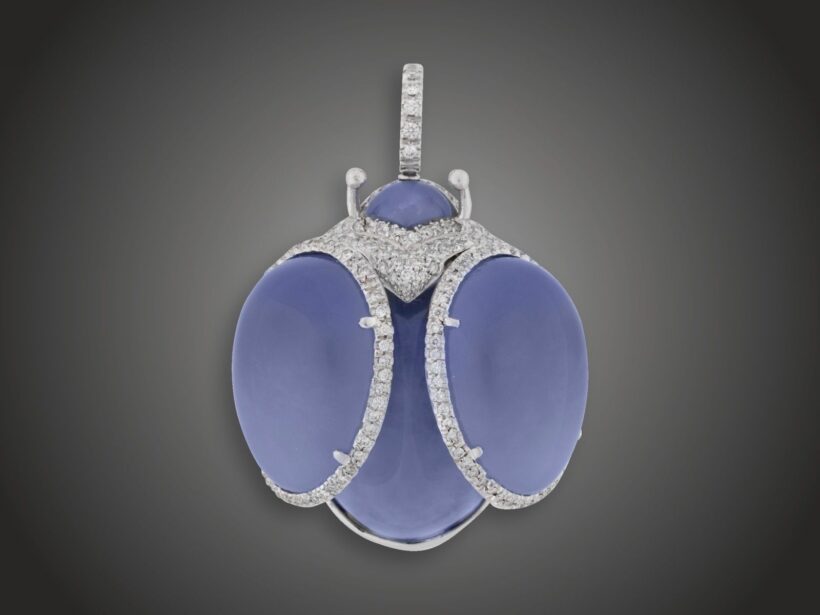 Függő, 750 au, 5 kalcedon, 180 bril. cca. 1,20 ct, 26,4 g 