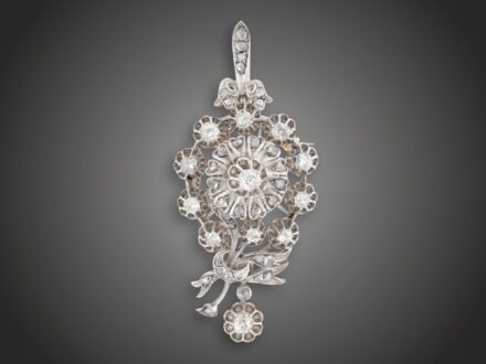 Melltű-függő, 585 au,  ag12 bril. cca. 2,60 ct, 32 gyém. cca. 1,0 ct, 23,0 g 