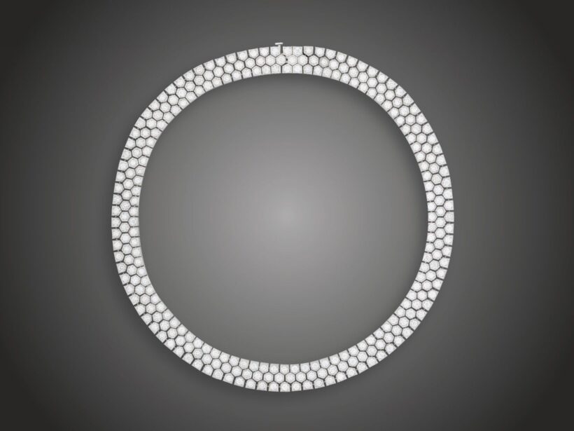 Nyakék, 750 au, 279 bril. cca. 19,6 ct, 80,3 g 