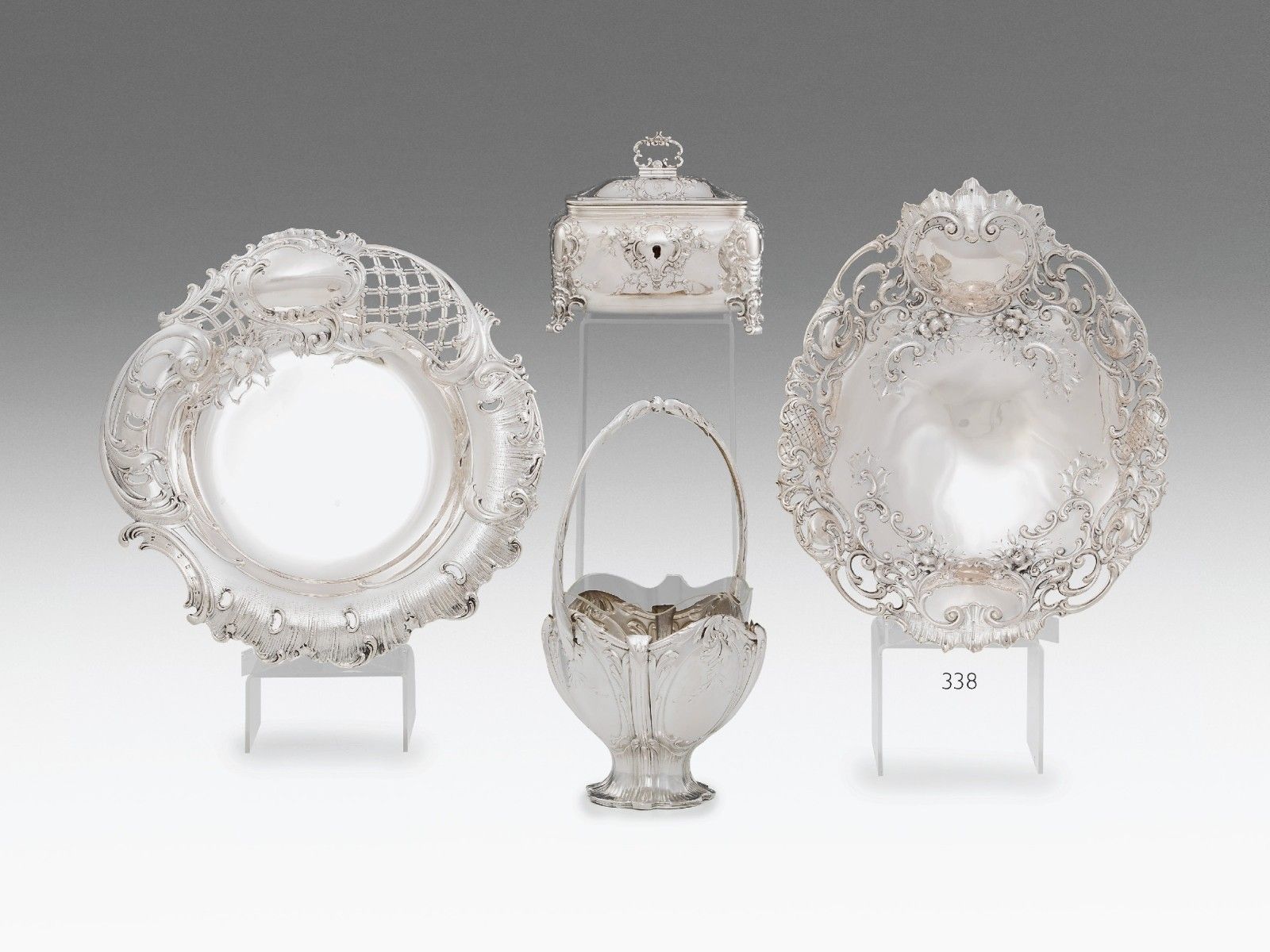 Bécsi neorokokó desszertestál, ezüst, 352 g.