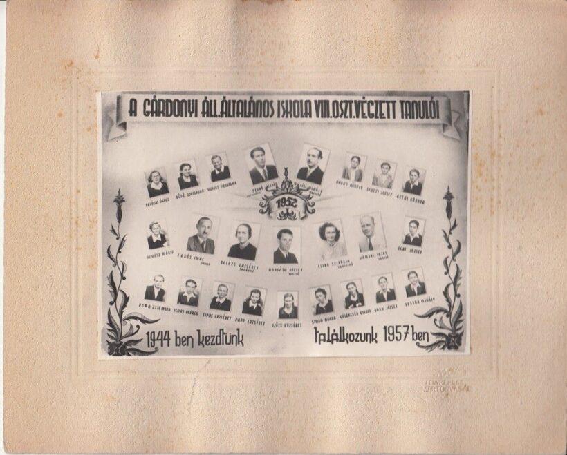 51-1181 1952 A Gárdonyi Áll. Iskola VIII. o. tablóképe Martonvásár, kartonra ragasztva 25x20 cm