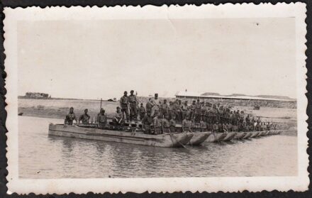 51-797 cca 1942 Magyar katonák pontom hídat építenek 11.5x7 cm