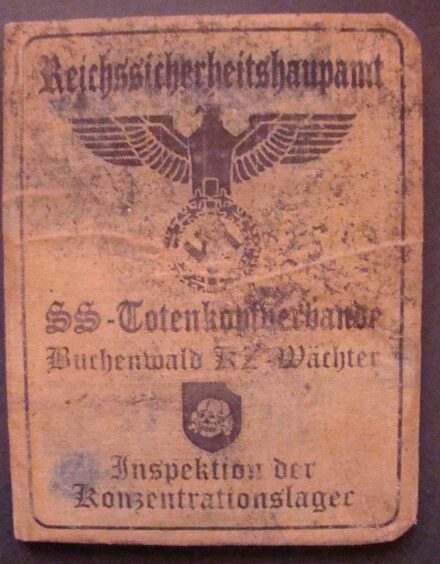 51-1658 1943 A Buchenvaldi koncentrációs táborban szolgáló tiszt igazolványa. EREDETI!!