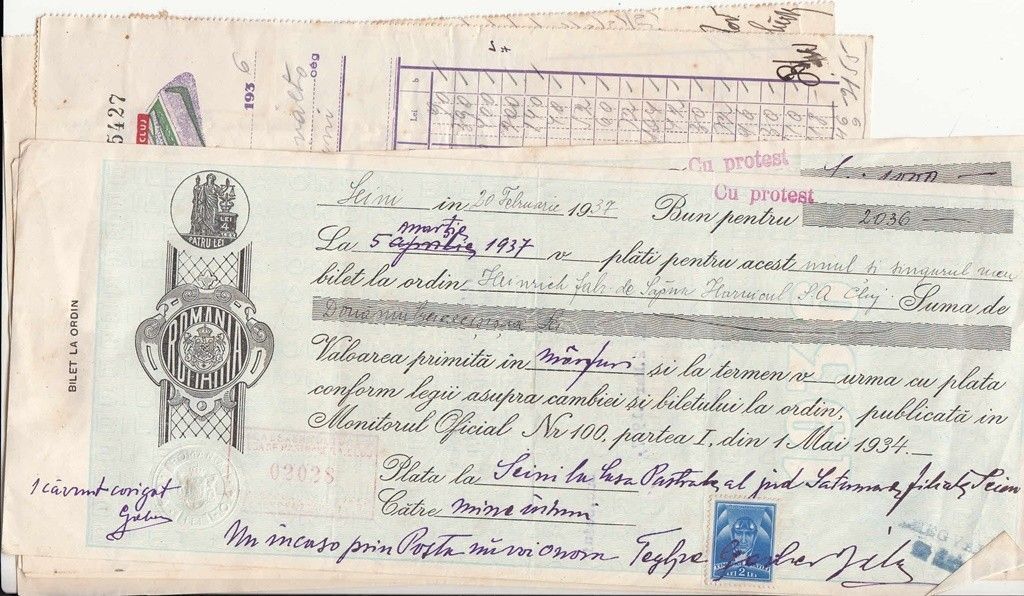 54-1584 1937 3 db Váltó a "Megváltó" gyógyszertár pecsétjével, 2 db számla a kolozsvári "Henrich" ásvány és gyógyszer szappangyár fejlécével