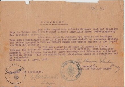 54-1123 1945. Igazolás magyar munkaszolgálatos csoport tagjai részére, hogy közvetlenül a német hadsereghez tartoznak / vitéz Kassay Farkas Ferenc tábornok eredeti aláírásával.