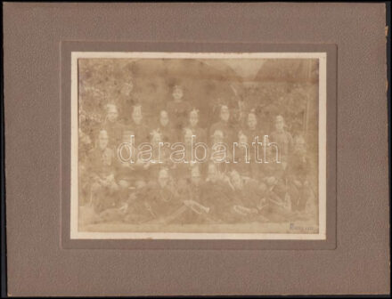 1920 Fliesz: Tűzoltó egységet ábrázoló fotó, kartonra ragasztva. 19x26 cm