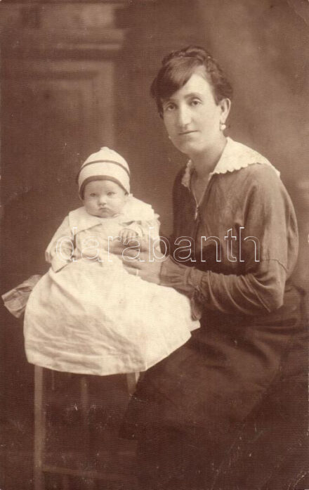 18 db RÉGI motívumlap több fotóval; hölgyek és párok / 18 old motive cards with many photos; ladies and couples