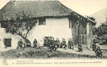 French Alpine Hunter shooters leaving on an expedition, military
