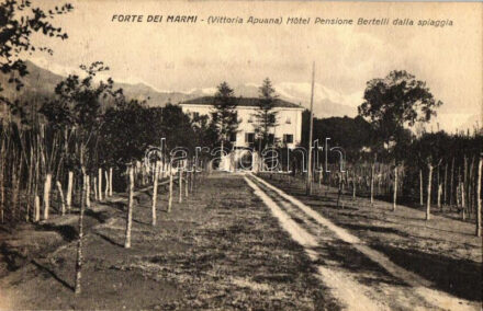 Forte dei Marmi, Hotel pension Bertelli dalla spiaggia