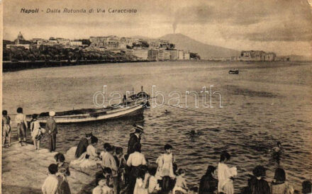 Naples, Napoli; Rotonda di Via Caracciolo / port, boat (EK)