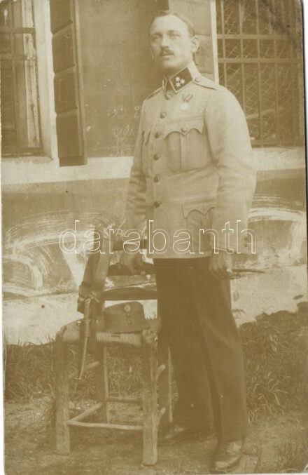 A K.u.K. hadsereg szakaszvezetője, Vitézségi érdeméremmel vagy Hadiéremmel kitüntetve / Platoon leader of the Austro-Hungarian Army, decorated with either 'Medal for Bravery' or 'Military Medal', photo (EK)