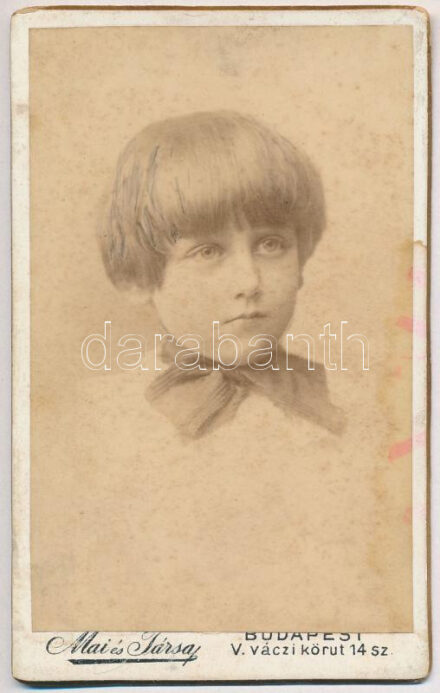 cca 1900 Kisfiú portré, Mai (Manó) és Társa kabinetfotója, 7x11 cm.