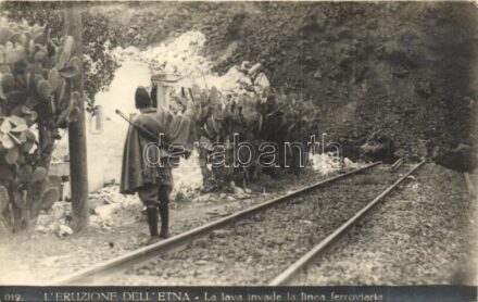 Etna, L'Eurozione dell' Etna, La lava invade la linea ferroviaria / Volcanic eruption, Lava invading the railway line (EK)