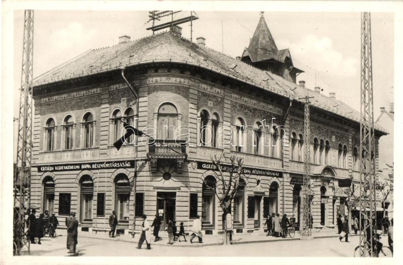 Cegléd, Kereskedelmi Bank Részvénytársaság székháza, kerékpár