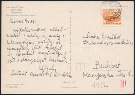 1979 Vargha Kálmán (1925-1988) irodalomtörténész üdvözlő sorai egy képeslapon Zelk Zoltánné Sinka Erzsébet irodalomtörténésznek, Zelk Zoltánnak is szóló üdvözléssel.