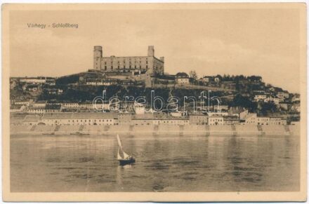 Pozsony, Pressburg, Bratislava; Schlossberg / Várhegy, hátoldalon kis rekeszben Siegelmarken-Postkarte bélyegek / castle, attached collectible Siegelmarken-Postkarte artistic stamps on the backside (EK)