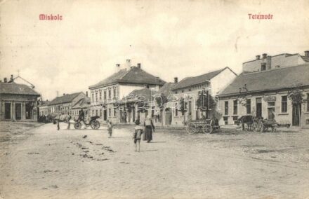 Miskolc, Tetemvár; utcakép, Deutsch Ferenc üzlete, pálinkamérés (EK)