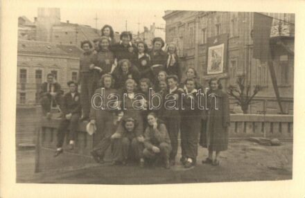 Szombathely, szpartakiád, női sportolók csoportképe. photo