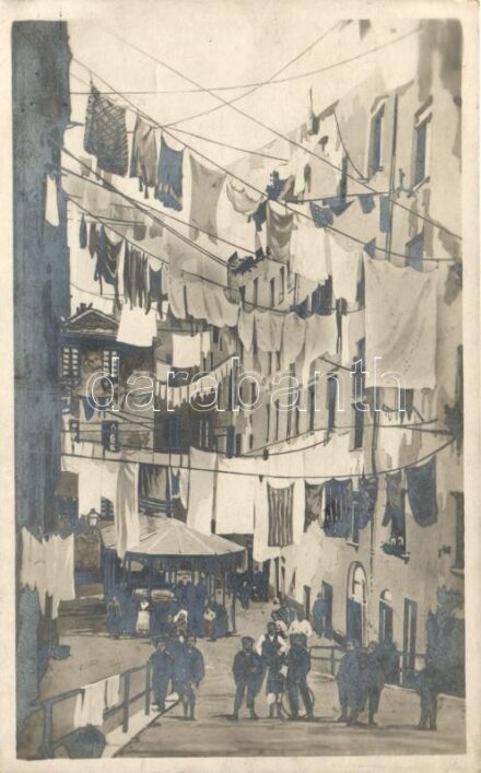 Genova, Genoa; Truogoli di Santa Brigida / street view, children, drying clothes (EK)