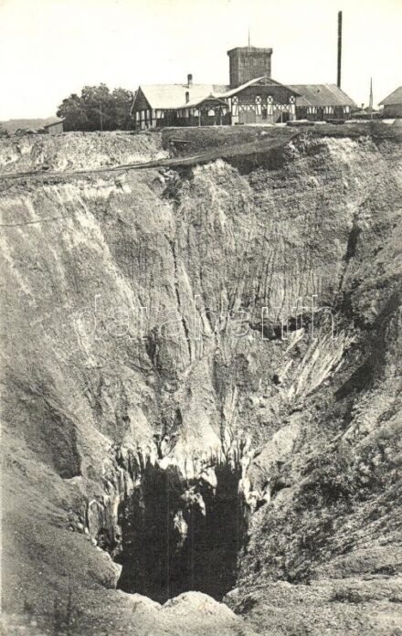 1912 Aknaszlatina, Slatinské Doly, Solotvyno (Máramaros); Kunigunda-Bánya-süppedés. Wizner és Dávid kiadása / mine collapse (fa)