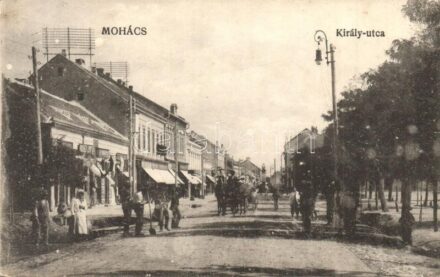 Mohács, Király utca, Fischer Lipót és Fischer Ignác üzlete, utcaseprő