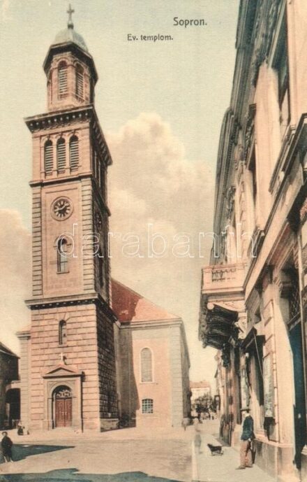 Sopron, Evangélikus templom, utcakép üzlettel