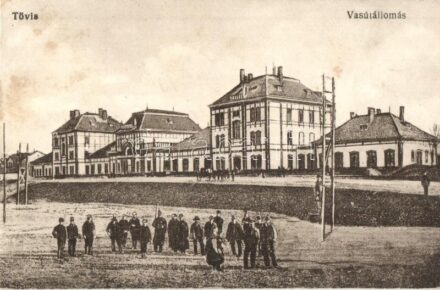 Tövis, Teius, Dreikirchen; vasútállomás / Bahnhof / railway station