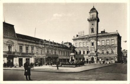 Kassa, Kosice; Klapka tér, Városháza, Klapka György szobor, Csonka, Lajosy, Klein Mór üzlete, Takarékpénztár / square, town hall, statue, shops, savings bank