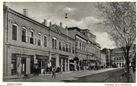 Békéscsaba, Andrássy út, Színház, Cukrászda, Takáts, Árvay üzlete, Községi felső kereskedelmi iskola, városi vasút, villamos (EK)
